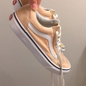 peach vans